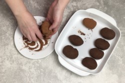 Картошка из шоколадного бисквита пирожное классическое - шаг 12