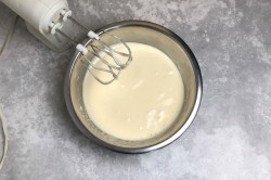 Картошка из шоколадного бисквита пирожное классическое - шаг 2