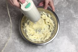 Картошка из шоколадного бисквита пирожное классическое - шаг 9