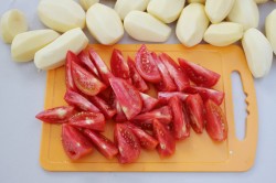 Тушеные овощи в казане на костре с мясом - шаг 8