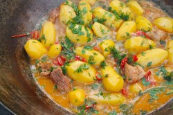 Тушеные овощи в казане на костре с мясом - шаг 16