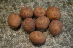 Картошка в мундире в микроволновке - шаг 1