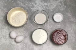 Кекс с вареньем в духовке на кефире - шаг 1 Кекс с вареньем в духовке на кефире - шаг 1