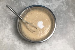 Кекс с вареньем в духовке на кефире - шаг 4 Кекс с вареньем в духовке на кефире - шаг 4