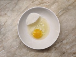 Кекс в кружке без молока в микроволновке - шаг 1 Кекс в кружке без молока в микроволновке - шаг 1