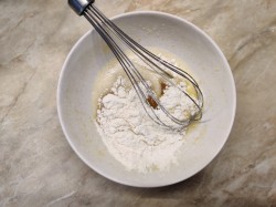 Кекс в кружке без молока в микроволновке - шаг 3 Кекс в кружке без молока в микроволновке - шаг 3