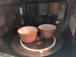 Кекс в кружке без молока в микроволновке - шаг 7 Кекс в кружке без молока в микроволновке - шаг 7