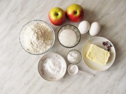Кекс на яблоках со сливочным маслом - шаг 1 Кекс на яблоках со сливочным маслом - шаг 1