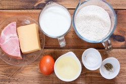 Кексы с сыром и ветчиной - шаг 1