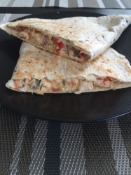 Кесадилья из тортильи с куриным филе и овощами - шаг 13