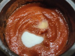 Кетчуп из слив и помидоров на зиму - шаг 10