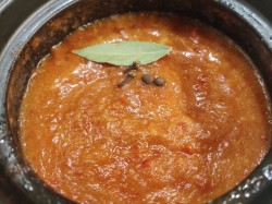 Кетчуп из слив и помидоров на зиму - шаг 6