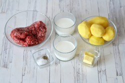 Классическая картофельная запеканка с фаршем в духовке - шаг 1