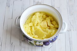 Классическая картофельная запеканка с фаршем в духовке - шаг 3