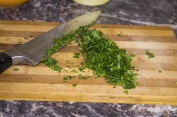 Классическая окрошка на квасе - шаг 10