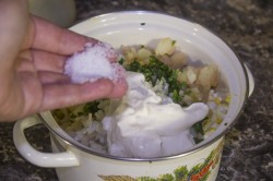 Классическая окрошка на квасе - шаг 12