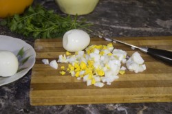 Классическая окрошка на квасе - шаг 8