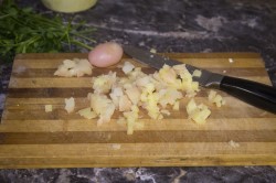 Классическая окрошка на квасе - шаг 9