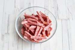 Салат Восточный классический с колбасой - шаг 2