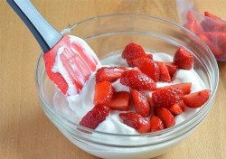 Клубничный чизкейк в лаваше с творогом - шаг 1