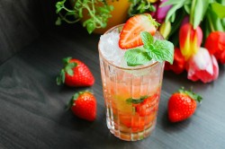 Клубничный мохито алкогольный - шаг 12