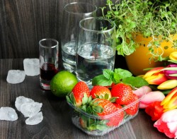 Клубничный мохито алкогольный - шаг 1