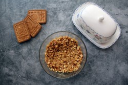 Клубничный торт-чизкейк без выпечки - шаг 1