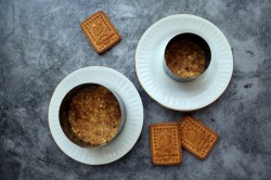 Клубничный торт-чизкейк без выпечки - шаг 2