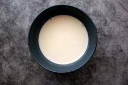 Клубничный торт-чизкейк без выпечки - шаг 3