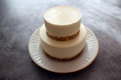 Клубничный торт-чизкейк без выпечки - шаг 7