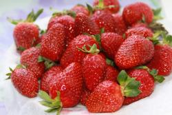 Клубника в карамели десерт на День всех Влюбленных - шаг 3