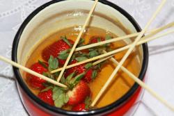 Клубника в карамели десерт на День всех Влюбленных - шаг 6