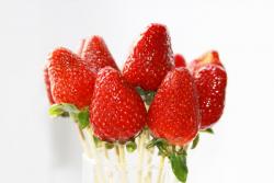 Клубника в карамели десерт на День всех Влюбленных - шаг 7