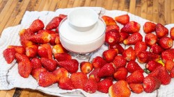 Клубника в собственном соку на зиму - шаг 1