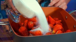 Клубника в собственном соку на зиму - шаг 4