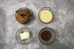 Классическая шоколадная колбаска из печенья и какао со сгущенкой - шаг 1 Классическая шоколадная колбаска из печенья и какао со сгущенкой - шаг 1