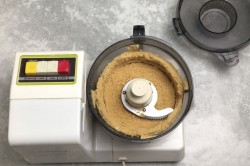 Классическая шоколадная колбаска из печенья и какао со сгущенкой - шаг 3 Классическая шоколадная колбаска из печенья и какао со сгущенкой - шаг 3