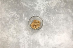 Классическая шоколадная колбаска из печенья и какао со сгущенкой - шаг 2 Классическая шоколадная колбаска из печенья и какао со сгущенкой - шаг 2