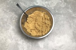 Классическая шоколадная колбаска из печенья и какао со сгущенкой - шаг 4 Классическая шоколадная колбаска из печенья и какао со сгущенкой - шаг 4