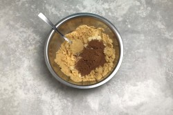 Классическая шоколадная колбаска из печенья и какао со сгущенкой - шаг 5 Классическая шоколадная колбаска из печенья и какао со сгущенкой - шаг 5