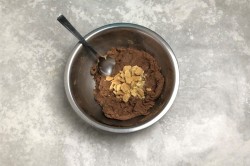 Классическая шоколадная колбаска из печенья и какао со сгущенкой - шаг 6 Классическая шоколадная колбаска из печенья и какао со сгущенкой - шаг 6