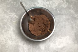 Классическая шоколадная колбаска из печенья и какао со сгущенкой - шаг 7 Классическая шоколадная колбаска из печенья и какао со сгущенкой - шаг 7
