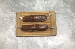 Классическая шоколадная колбаска из печенья и какао со сгущенкой - шаг 9 Классическая шоколадная колбаска из печенья и какао со сгущенкой - шаг 9
