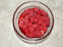 Компот из малины на зиму - шаг 2 Компот из малины на зиму - шаг 2