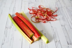 Компот из ревеня - шаг 2 Компот из ревеня - шаг 2