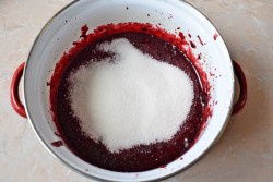 Конфитюр из черной смородины - шаг 3 Конфитюр из черной смородины - шаг 3