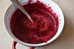 Конфитюр из черной смородины - шаг 6 Конфитюр из черной смородины - шаг 6