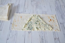 Конвертики из лаваша с сыром - шаг 8