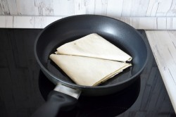 Конвертики из лаваша с сыром - шаг 10