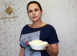 Салат с капустой и копчёным сыром - шаг 6